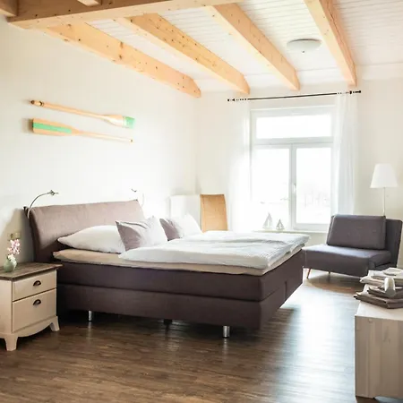 Gut-royum-strohlager Ferienhaus