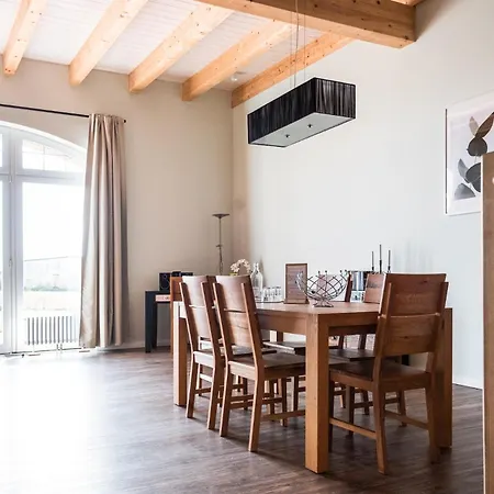 Gut-royum-strohlager Ferienhaus *